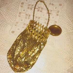 Vtg. Gold Mesh Beggers Purse